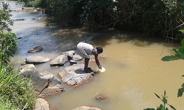 JUST IN: Oyo villagers stop fetching water at the river over fear of evil spirit killing them JUST IN: Oyo villagers stop fetching water at the river over fear of evil spirit killing them