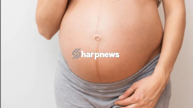 Reason Why Black Line Appear Along The Stomach of Pregnant Woman And It’s Function