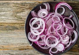 Here are 4 Reasons Why You Should Start Eating Raw Onions