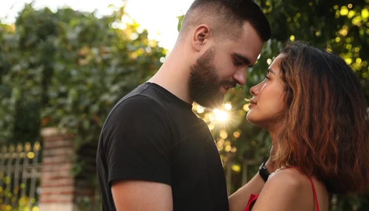 How To Flirt With A Guy So He Can’t Get You Off His Mind - DETAILS How To Flirt With A Guy So He Can’t Get You Off His Mind - DETAILS